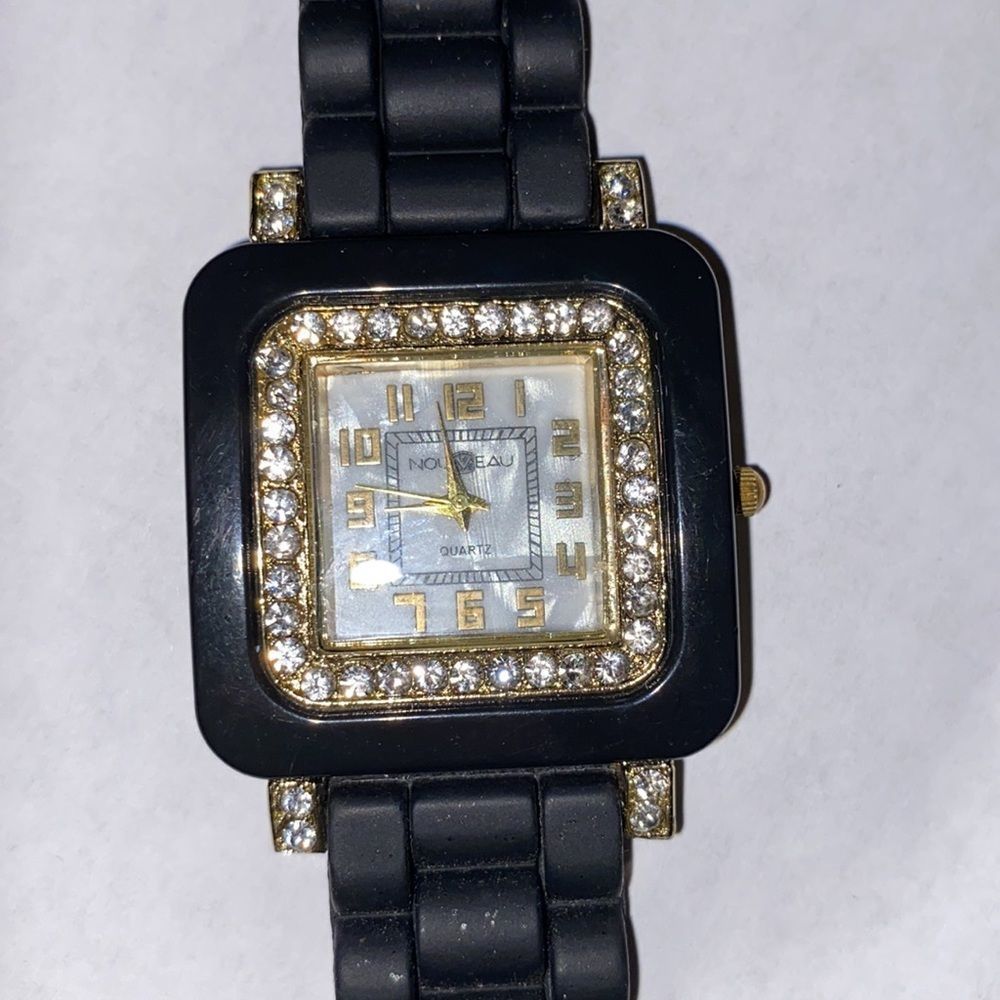 Nouveau Quartz Watch Silicon Band - Picture 7 of 7